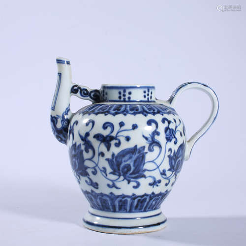 Xuande blue and white lotus teapot in Ming Dynasty