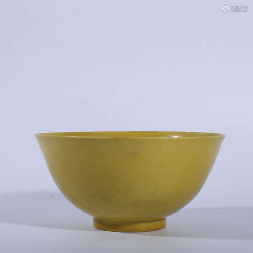 Yongzheng yellow glazed dragon bowl in Qing Dynasty