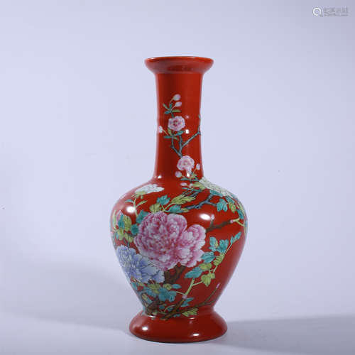 Qing Dynasty Yongzheng famille rose vase with flower pattern...