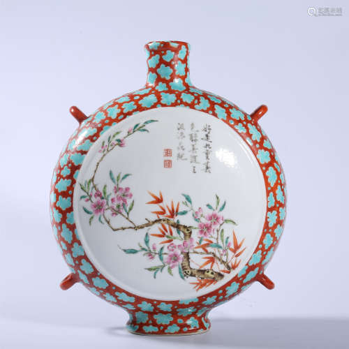 Qing Dynasty Qianlong pastel vase with flower pattern