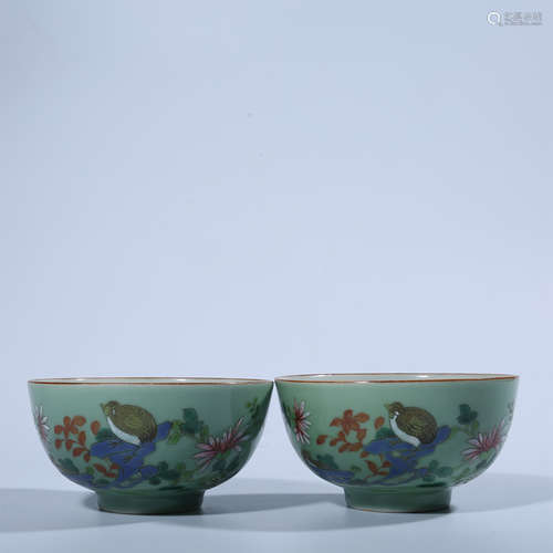 A pair of famille rose bowls in Qing Dynasty