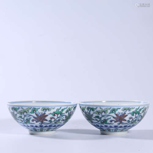 A pair of colorful flower bowl in Qianlong of Qing Dynasty