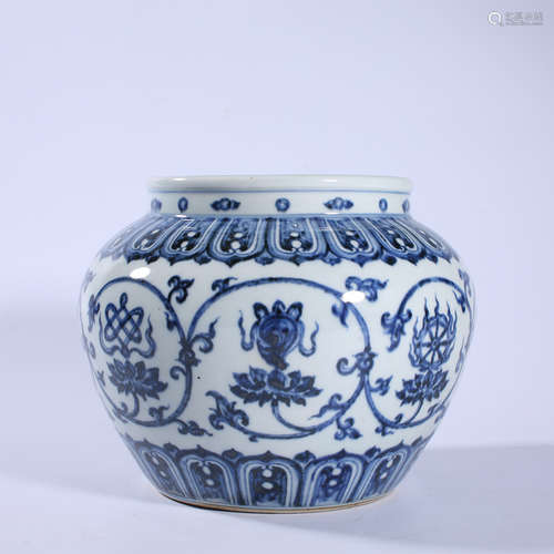 Xuande blue and white pot in Ming Dynasty