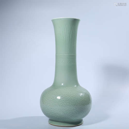 Qing Dynasty blue glaze relief bottle