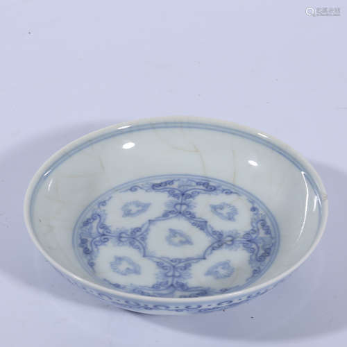 Qing Dynasty Yongzheng blue and white flower pattern plate