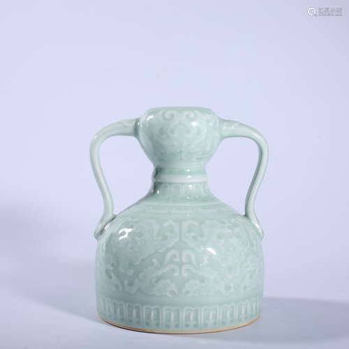 Qing Dynasty Qianlong blue glazed double ear bottle