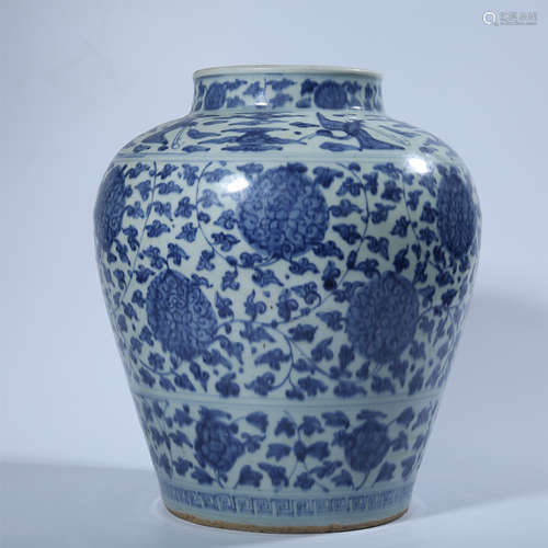 Blue and white vase with lotus pattern in Ming Dynasty