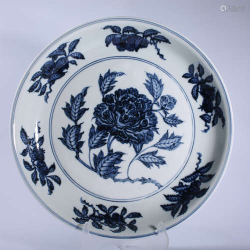 Xuande blue and white lotus pattern plate in Ming Dynasty