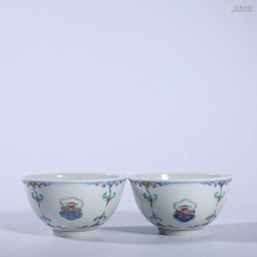 A pair of Yongzheng famille rose cups in Qing Dynasty