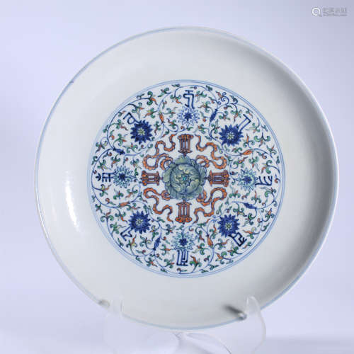 Yongzheng doucai flower pattern plate in Qing Dynasty