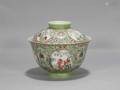 A FAMILLE ROSE GREEN GLAZED PORCELAIN LIDDED CUP