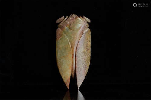 AN ARCHAEOLOGICAL CELADON JADE CICADA