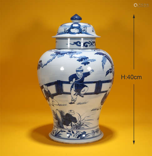 A LARGE PORCELAIN LIDED VASE