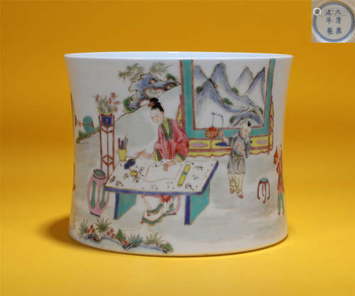 A FAMILLE ROSE PORCELAIN BRUSH HOLDER