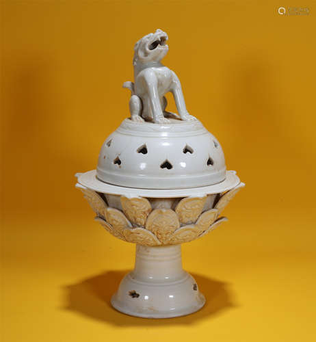 A DING YAO PORCELAIN FURNACE