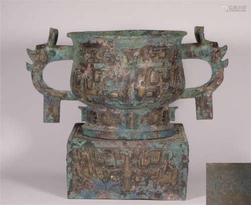 A BRONZE GUI CEREMONIAL VASE