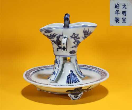 A SET OF PORCELAIN JUE WINE CUP