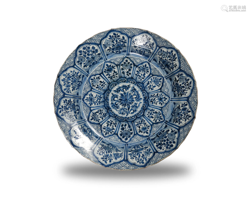 Chinese Blue and White Export Charger, 17-18th Century