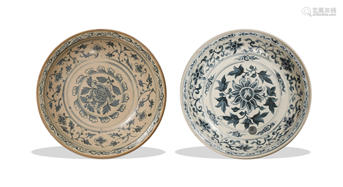 2 Chinese Blue and White Export Chargers, Ming