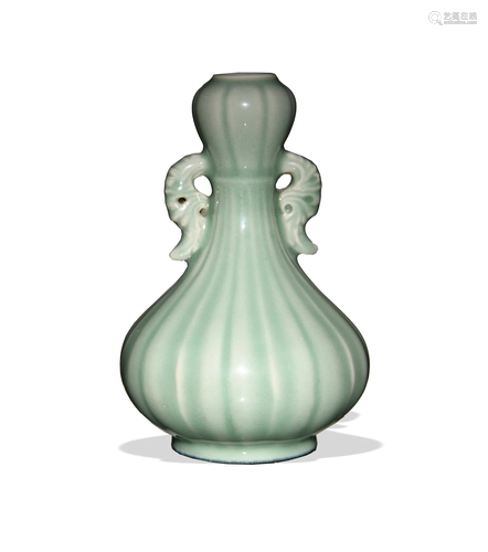 Chinese Celadon Garlic Head Vase, 18th Century