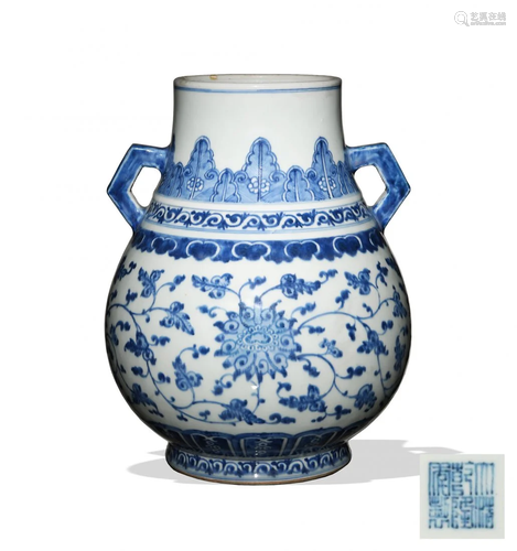 Chinese Blue and White Double Handle Vase, Qianlong