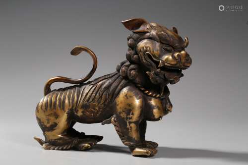 chinese gilt bronze lion-shaped pendant