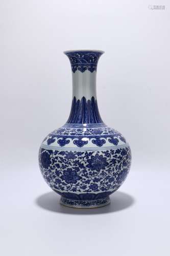 chinese blue and white porcelain floral pattern vase