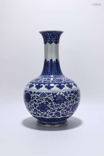 chinese blue and white porcelain floral pattern vase