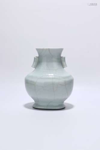 chinese guan kiln handled vase