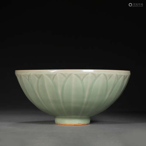 CHINESE LONGQUAN WARE BOWL, SONG DYNASTY