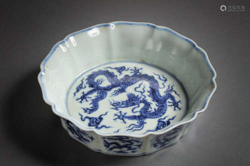 CHINESE MING DYNASTY BLUE AND WHITE BRUSH WASHER