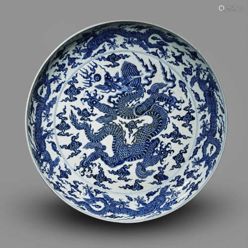 CHINESE MING DYNASTY BLUE AND WHITE DRAGON PATTERN LARGE PLA...