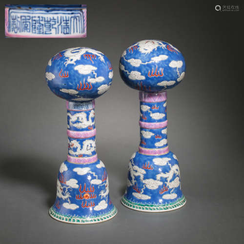 A SET OF CHINESE BLUE AND WHITE ORNAMENTS, QING DYNASTY