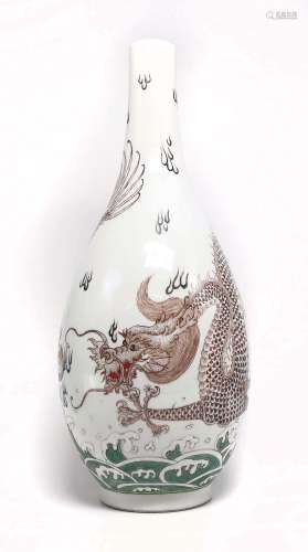 粉彩龍紋瓶“大清雍正年製”款