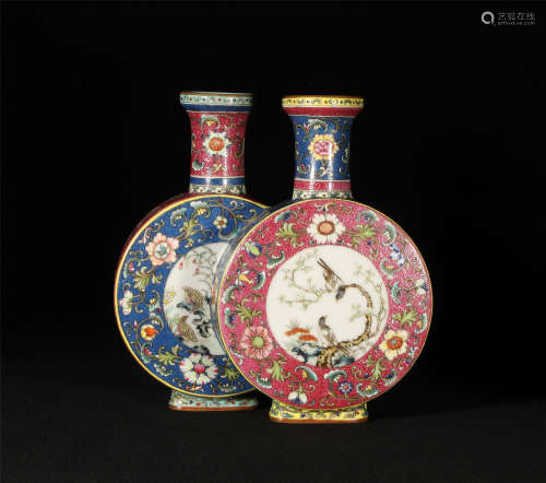 Qianlong enamel flower-and-bird conjoined vase in Qing Dynas...