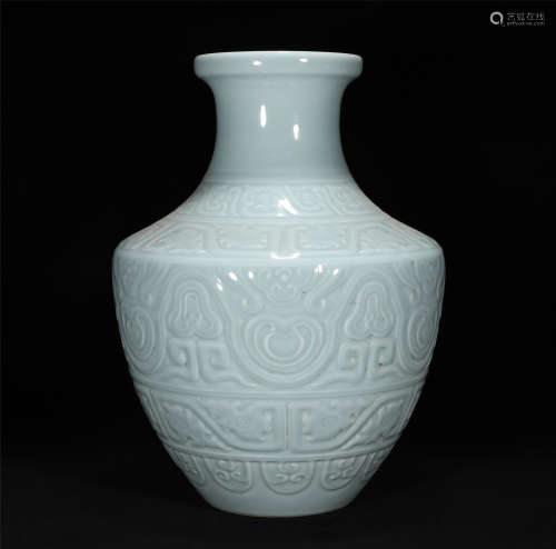 Qing Dynasty Qianlong Blue Glaze pile Bai Zun
