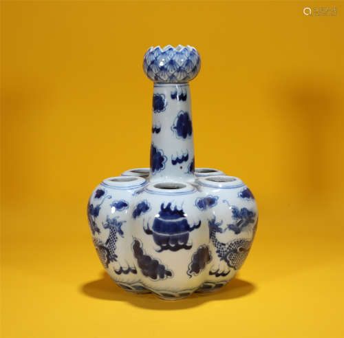 Qing Dynasty Kangxi blue and white dragon pattern garlic bot...