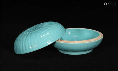 Qianlong Blue Glaze cover Bowl in Qing Dynasty