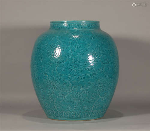 Ming Dynasty Wanli green glaze engraved pot