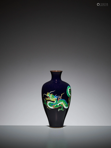 A CLOISONNE ENAMEL VASE WITH A DRAGON