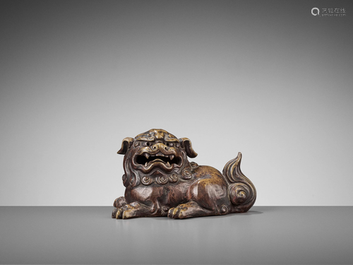 A BIZEN STONEWARE MODEL OF A SNARLING SHISHI