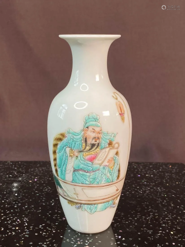 Chinese Porcelain Vase with Kuan General DÃ©cor