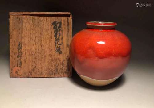 日本红釉花瓶，名家底款，年代物，收藏级别