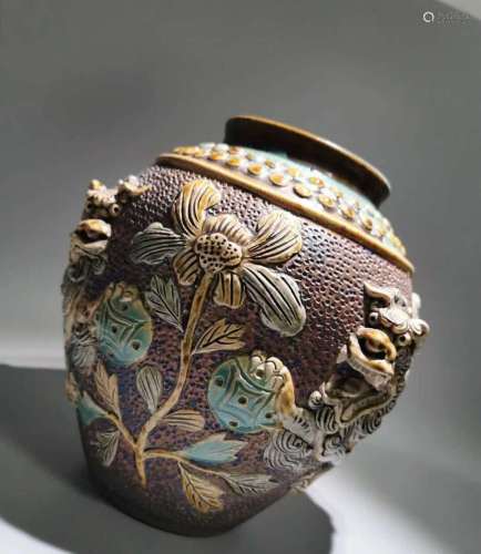 日本瓷器 琉璃浮雕对龙花瓶～
老物件，收藏级别