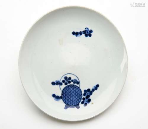 SMALL JAPANESE BLUE AND WHITE DISH EDO PERIOD 14.5cm diam