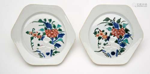 PAIR OF KAKIEMON HEXAGONAL DISHES EDO PERIOD, CIRCA 1700 dec...