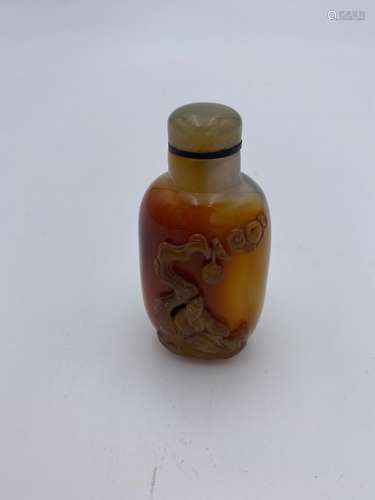 CARVED AGATE SNUFF BOTTLE  QING DYNASTY, 19TH CENTURY finely...