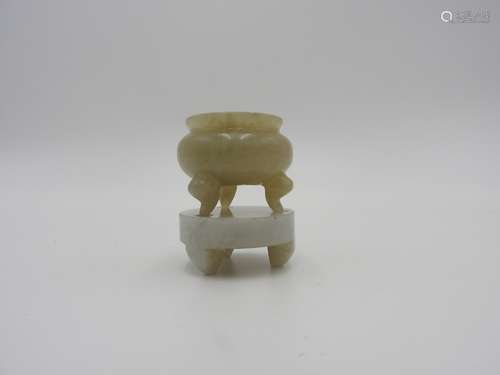 SMALL JADE TRIPOD CENSER AND STAND LATE QING / REPUBLIC PERI...