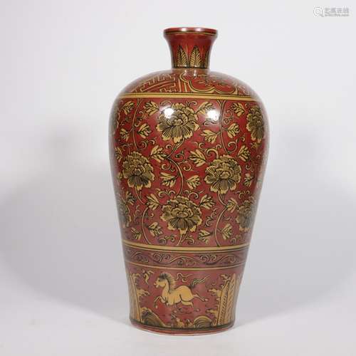 The Vase with Red Flower Pattern of the Ming Wan Li Dynasty