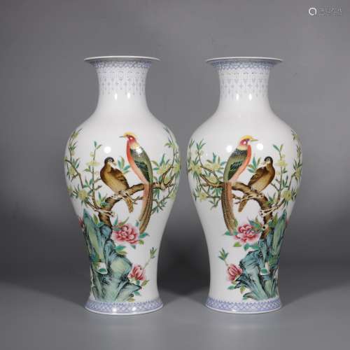A Pair of Famille Rose Vase with the Pattern of Flowers and ...